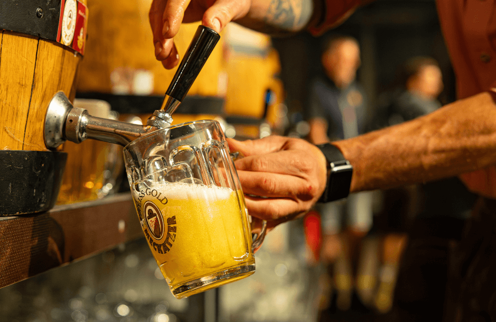 Meckatzer Weiss-Goldenes Frühlingsfest 2025: Meckatzer Biere frisch gezapft