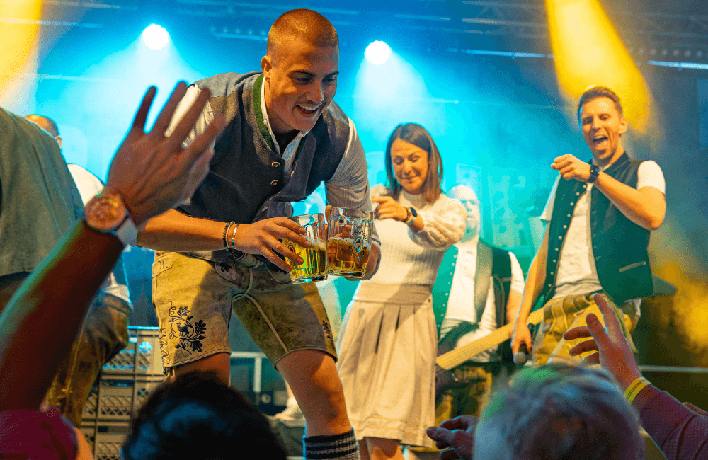 Meckatzer Weiss-Goldenes Frühlingsfest 2025: Fassanstich auf der Bühne